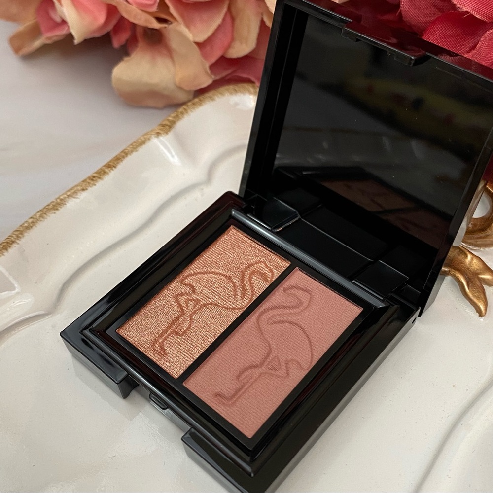 B. Lovely Eyeshadow Duo in Port-Au-Princess and So Deco - Picture 5 of 9